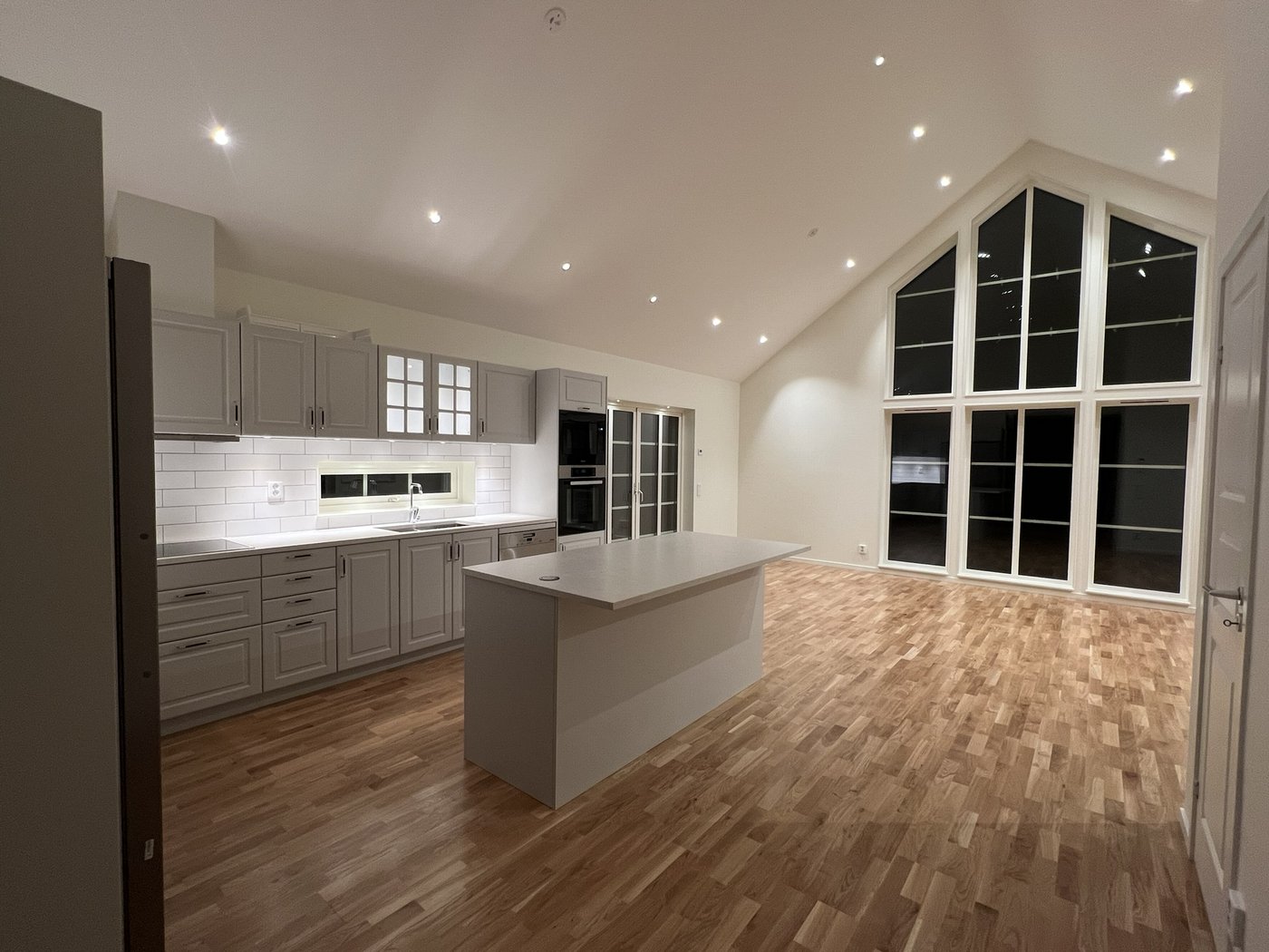 Kitchen with a gabled window wall, Tjörn, original
